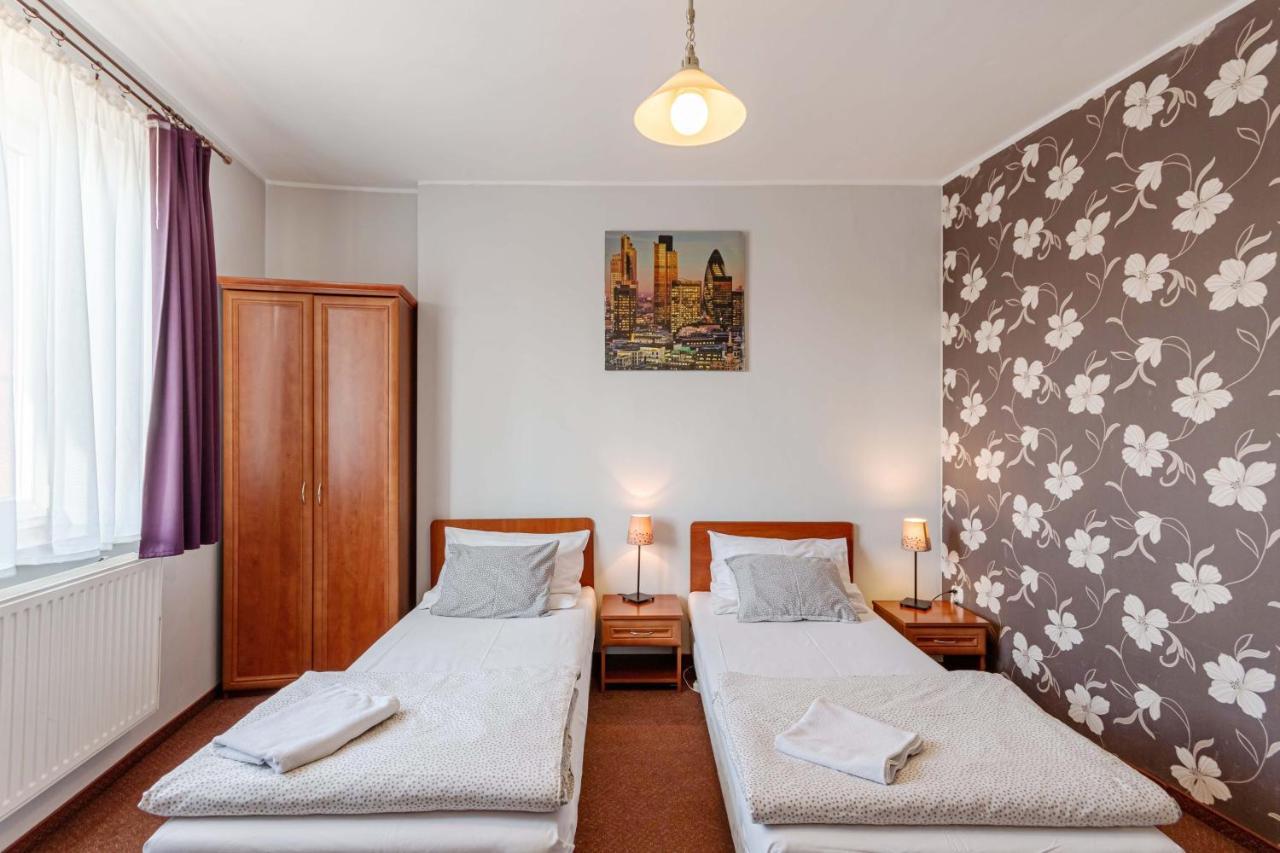 Zajazd Bachus Dąbrowa Górnicza Bagian luar foto
